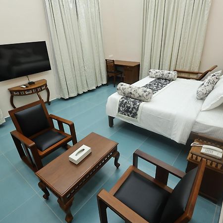 Le Colonial Suites Ποντισερί Εξωτερικό φωτογραφία