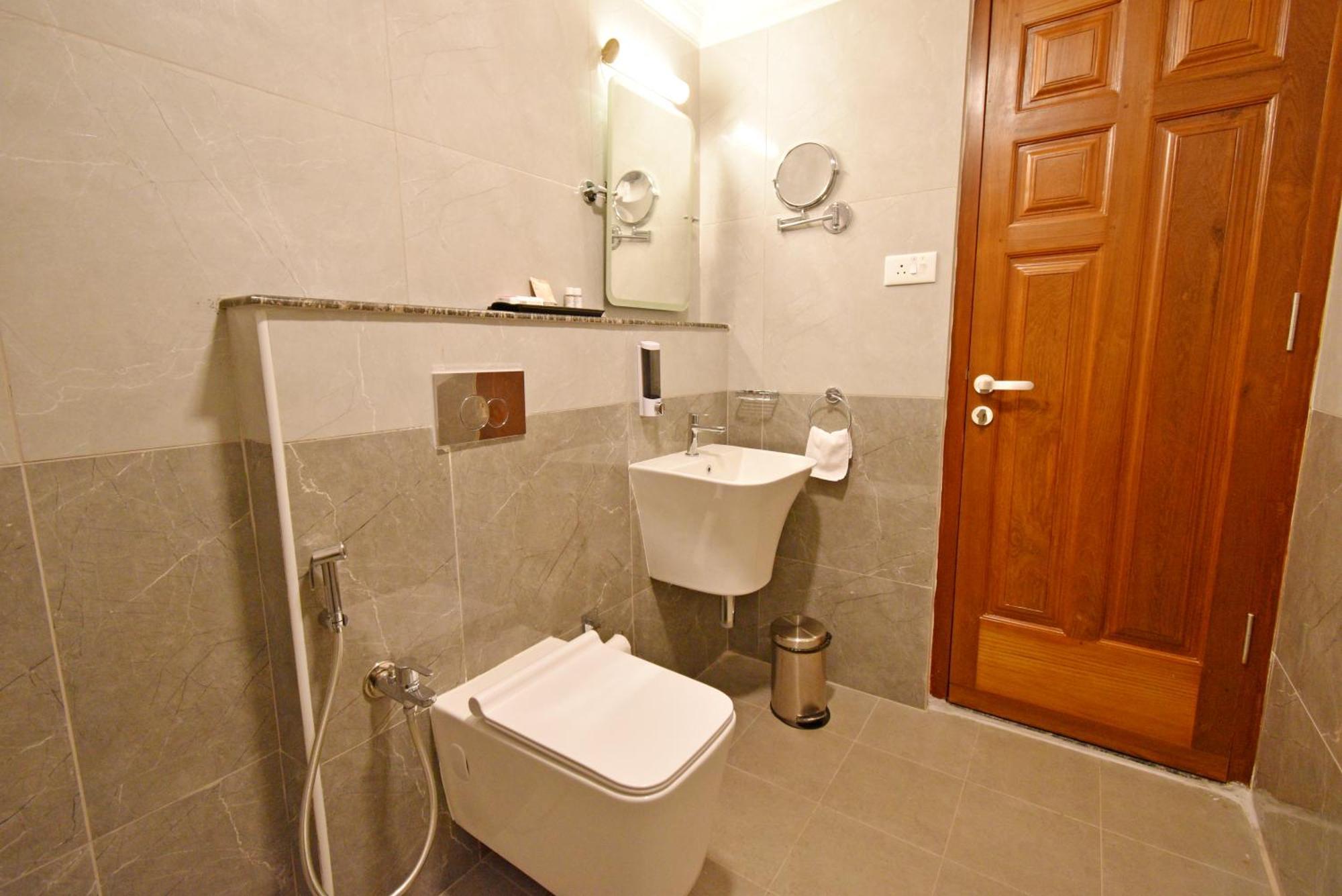 Le Colonial Suites Ποντισερί Εξωτερικό φωτογραφία