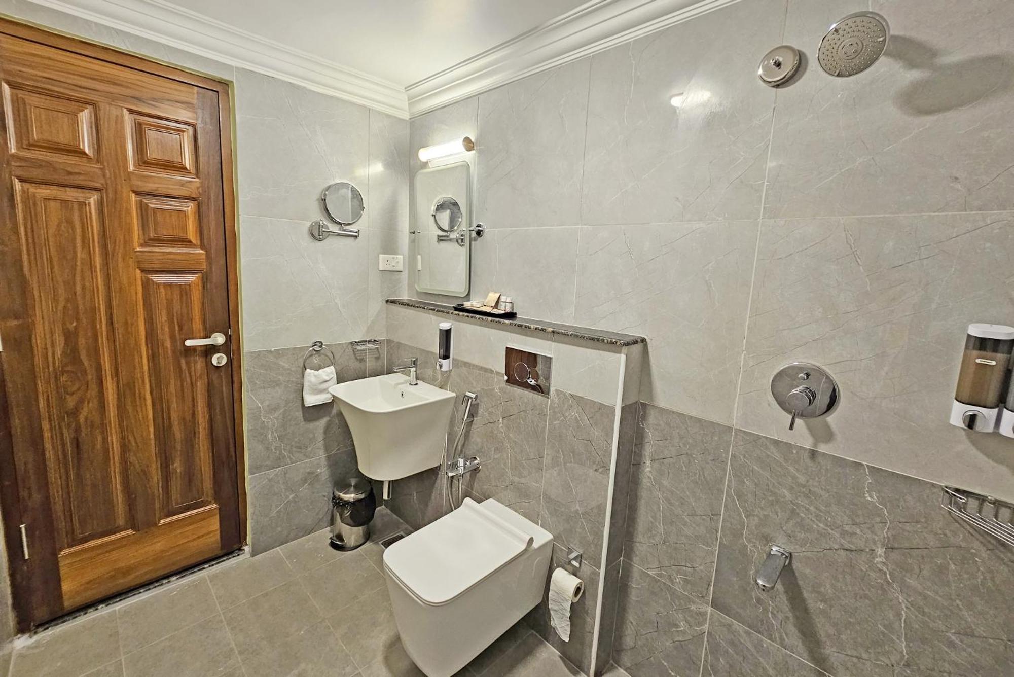 Le Colonial Suites Ποντισερί Εξωτερικό φωτογραφία