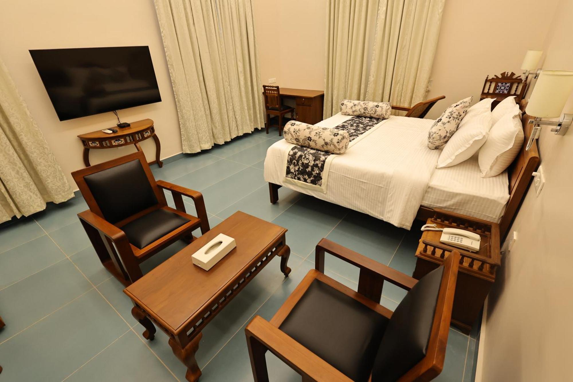 Le Colonial Suites Ποντισερί Εξωτερικό φωτογραφία